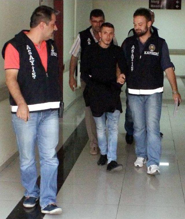 Trafikte Tartıştığı Inşaat Iş&ccedil;isini Bı&ccedil;aklayarak &Ouml;ld&uuml;rd&uuml; 1