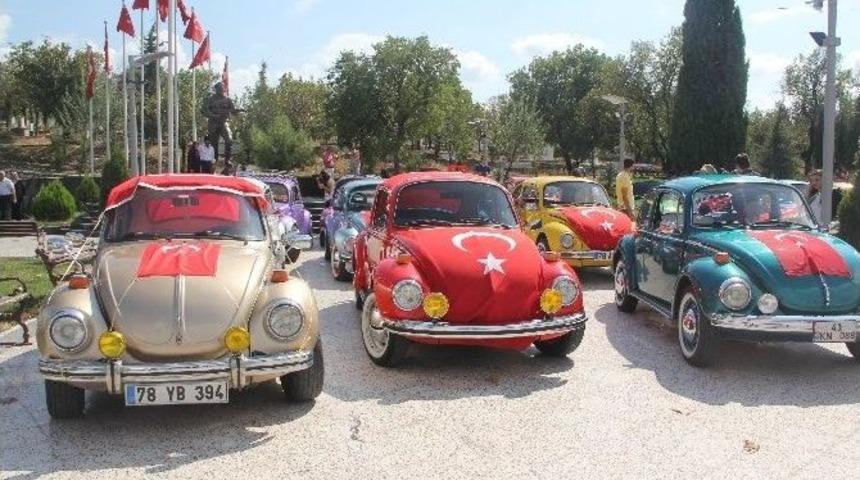 Vosvos&ccedil;ulardan Şehitlere Saygı Ter&ouml;re Lanet Korteji