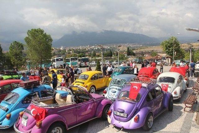 Vosvos&ccedil;ulardan Şehitlere Saygı Ter&ouml;re Lanet Korteji 1