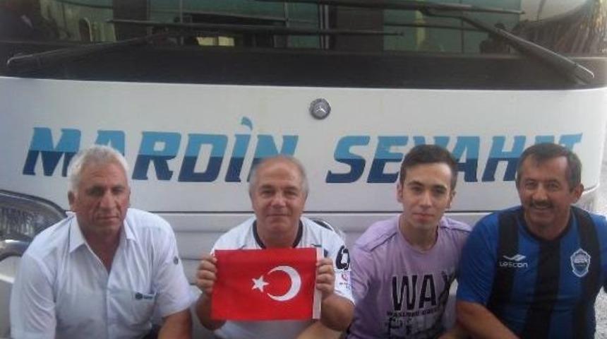 Erciyesspor Taraftarları Doğu Ve G&uuml;neydoğu&rsquo;Ya Gidenlere Lokum Dağıttı