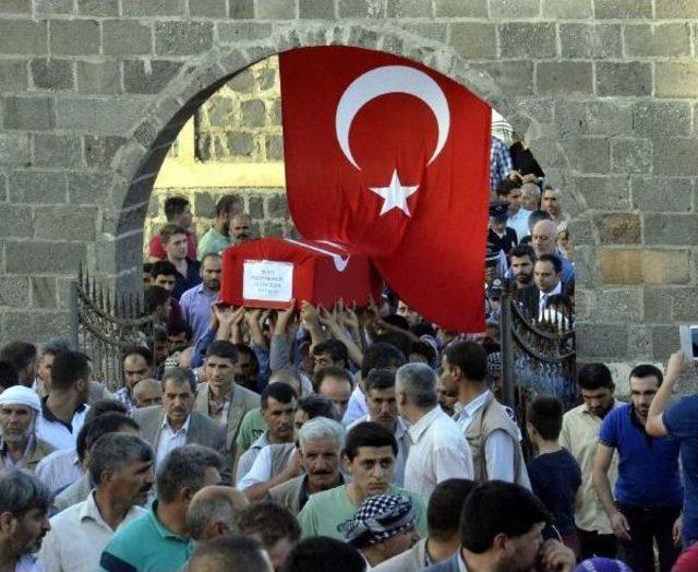 Şehit Polisin Siverek'teki Evine Ateş Düştü (2)