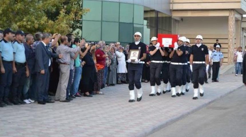 Şehit Polis Memleketinde Toprağa Verildi