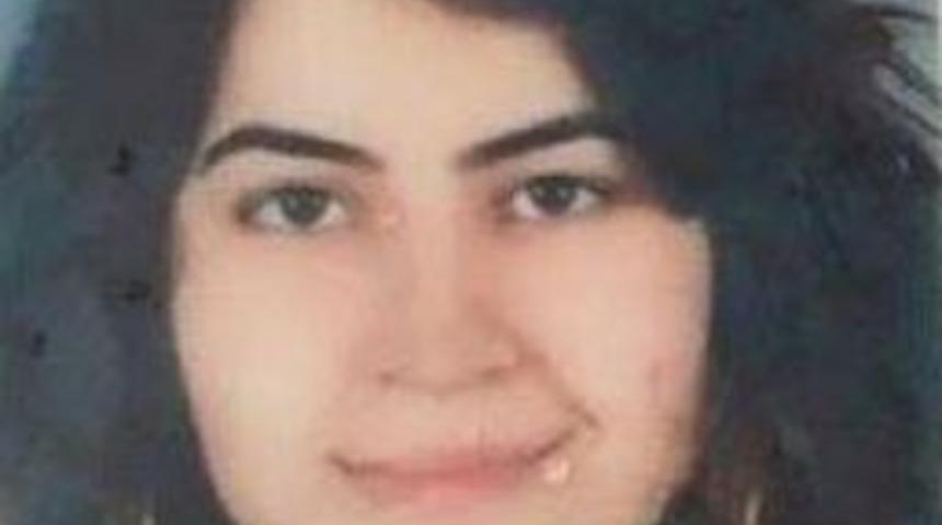 Otomobiller Kafa Kafaya &Ccedil;arpıştı: 1 &Ouml;l&uuml;, 2 Yaralı (2)