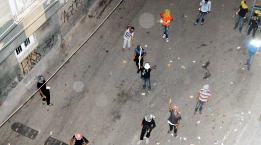 İzinsiz G&ouml;steri Yapan Grup Polisin M&uuml;dahalesiyle Dağıtıldı