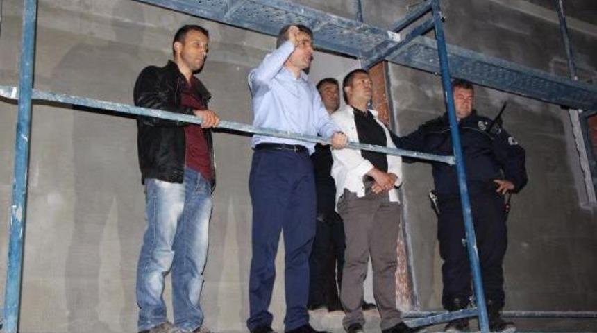T&uuml;rk Bayrağı'na Hakaret Iddiası Beldeyi Ayağa Kaldırdı (3)