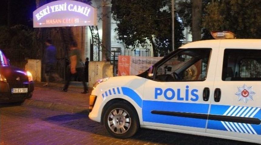 Polislerin Namaza Geleceğini Hesaba Katmayan Kafadarlar Camiden Uzaklaştırıldı