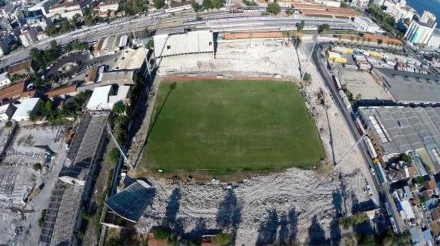 Tarihi Alsancak Stadı Yıkıldı, Adı Y&ouml;n Levhalarında Kaldı