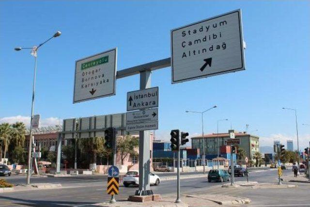 Tarihi Alsancak Stadı Yıkıldı, Adı Y&ouml;n Levhalarında Kaldı 3