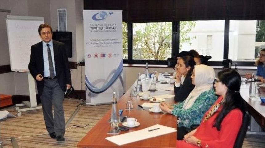 Yurt Dışından Gelen Hukuk&ccedil;ular Sertifikalarını Aldı