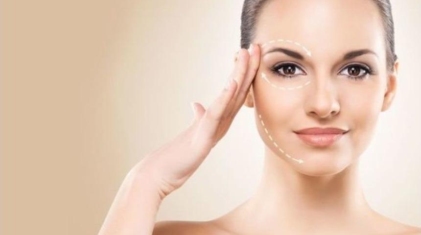 D&uuml;nyada En &Ccedil;ok G&ouml;z Kapağı Estetiği Yapılıyor