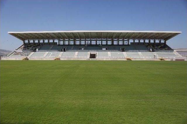 Doğanlar Şehir Stadı Hızla İlerliyor