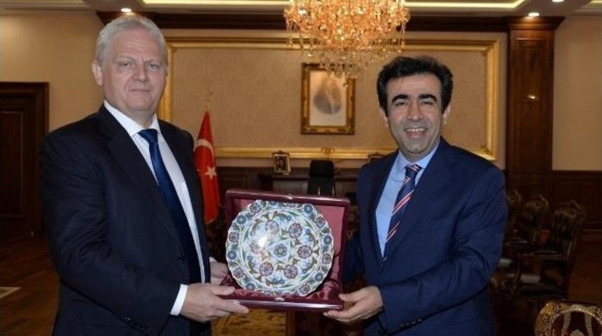 Macaristan B&uuml;y&uuml;kel&ccedil;isi&rsquo;den Vali G&uuml;zeloğlu&rsquo;na Ziyaret