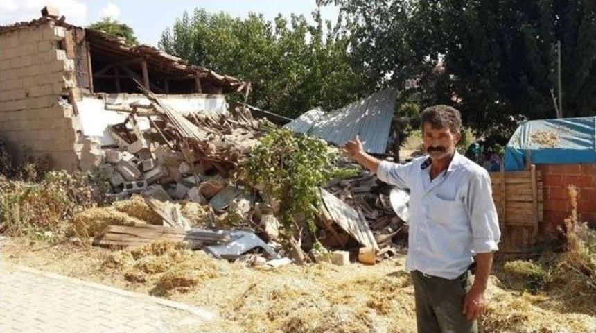 Virajı Alamayan Kamyon Eve Girdi