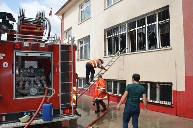 Niksar’da Okul Yangını 3