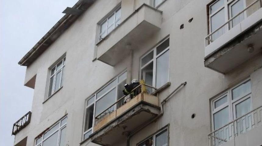 Emekli Maaşını &Ccedil;ekmeye Gittiği Sırada Evi Yandı