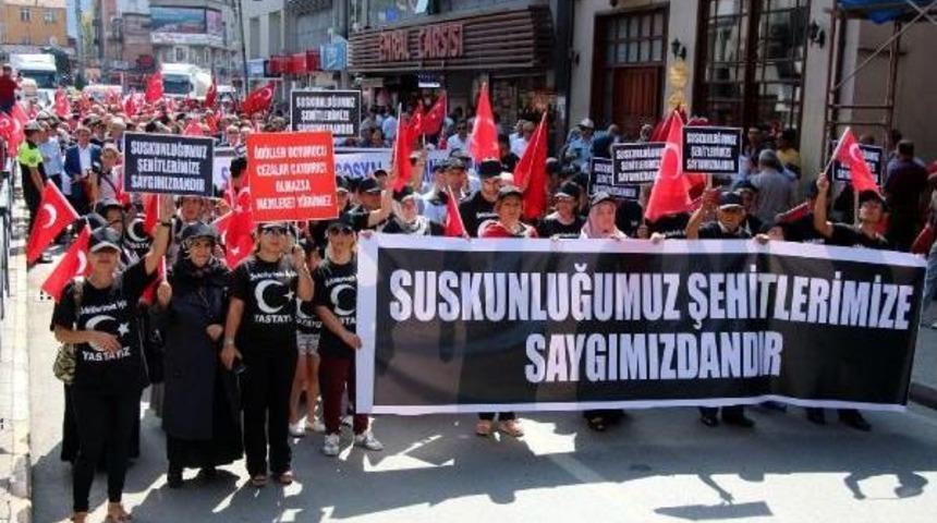 Zonguldak'ta, 'şehitlere Saygı Y&uuml;r&uuml;y&uuml;ş&uuml;'