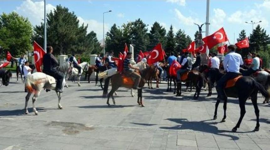 Ter&ouml;re Atlı Protesto