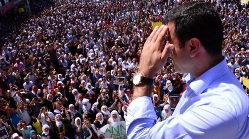 Demirtaş: Biz K&uuml;rt Gen&ccedil;lerine Asla Savaşı, Şiddeti &Ouml;nermiyoruz