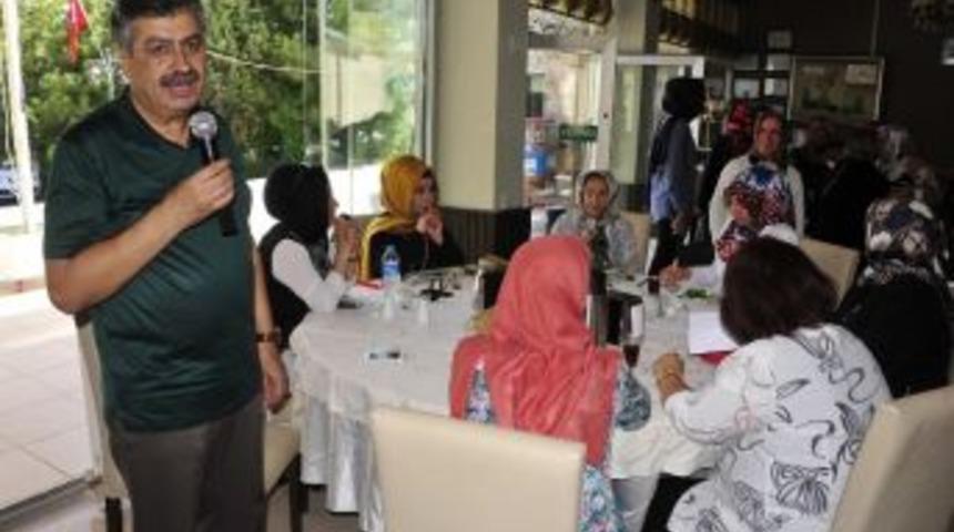 Kadın Meclisi&rsquo;ndeh İhtiya&ccedil; Sahibi &Uuml;niversite &Ouml;ğrencilerine Burs