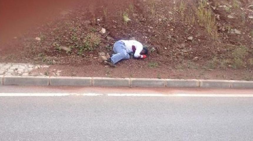 Eşi Ve Karnındaki Bebeği &Ouml;ld&uuml;r&uuml;ld&uuml;