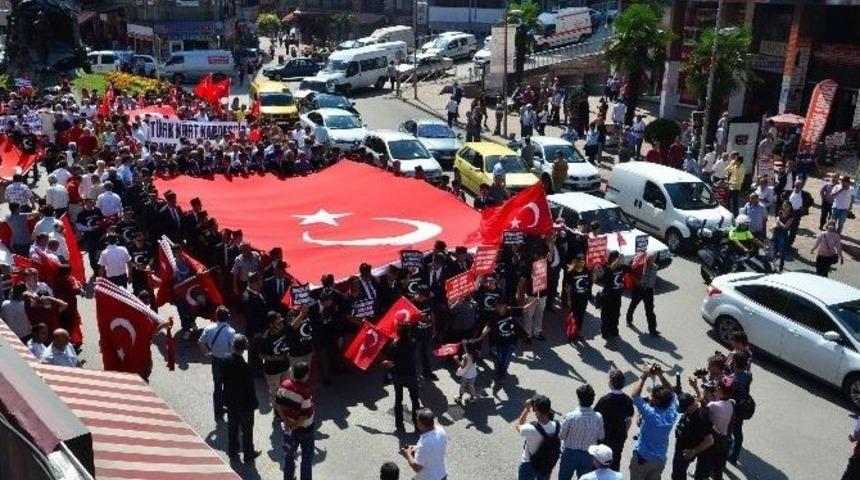 Zonguldak Şehit Aileleri Yas Yürüyüşü Yaptı