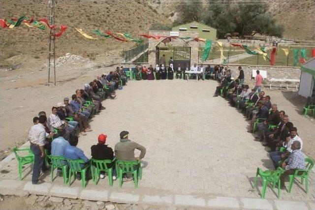 Hdp’li Vekilden Protesto Çadırına Ziyaret