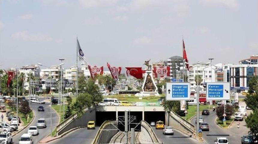 Antalya Bayraklarla Donatıldı