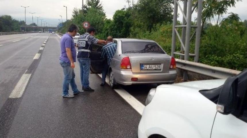 Tem&rsquo;de Ş&uuml;pheli Ara&ccedil; İhbarı Polisi Harekete Ge&ccedil;irdi