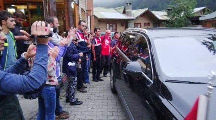 Rize'de Yeşil Yol'un Masaya Yatırılacağı Toplantıda Gerginlik (2)