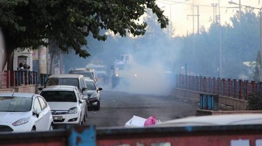 Yol Kapatan Gruba Polis M&uuml;dahale Etti