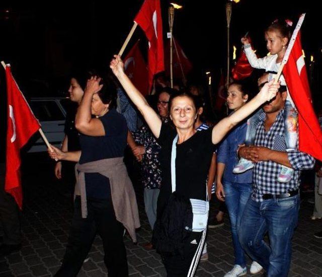 Manyas'ta Şehitlere Saygı Yürüyüşü