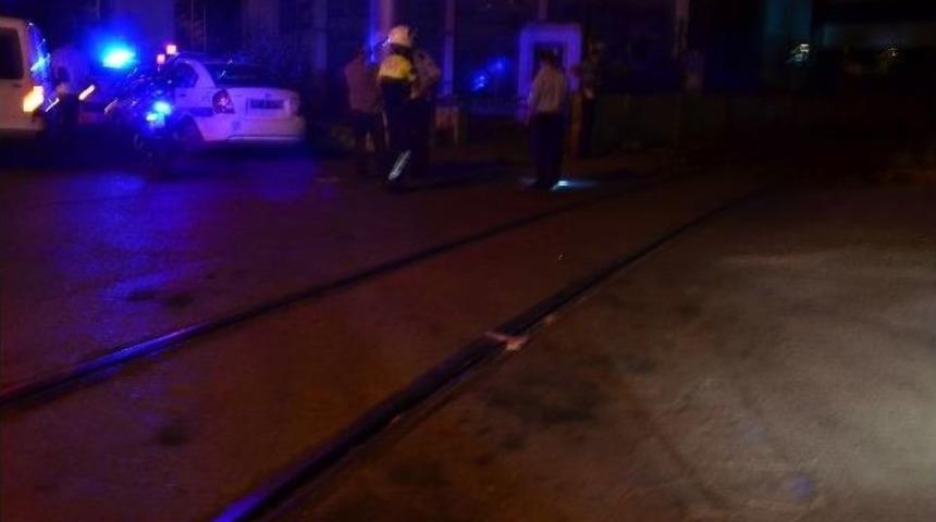 Madendeki G&ouml;&ccedil;&uuml;kten Kurtuldu, Trafik Kazasında &Ouml;ld&uuml;