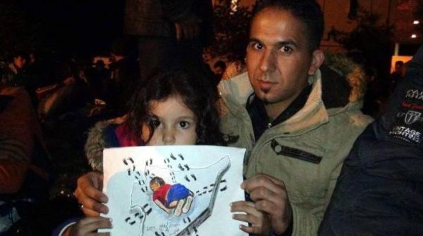 Suriyeliler Avrupa'ya Gitmek I&ccedil;in Edirne&rsquo;Ye Akın Etti