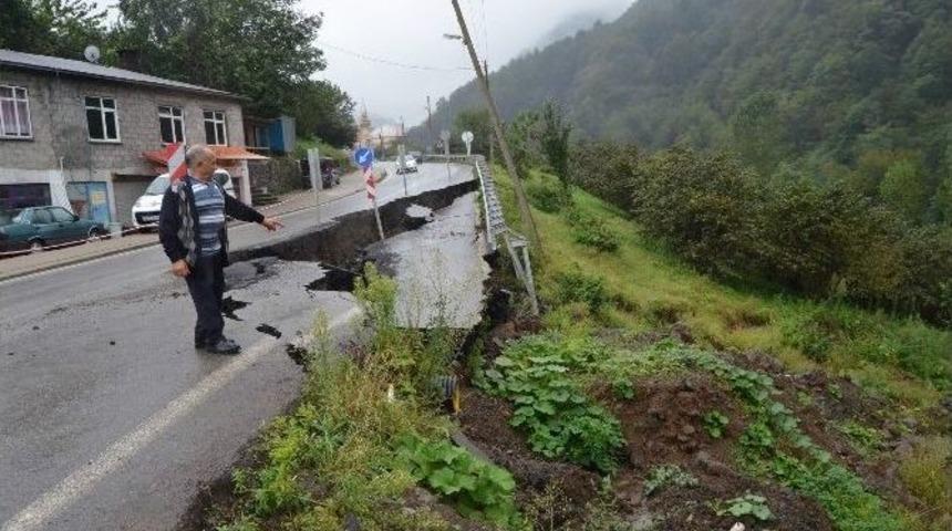 Vakfıkebir-tonya Karayolu’nda Heyelan Sonucu Çöken Yol Korkutuyor