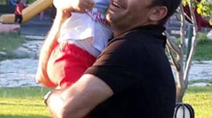 Otomobil Otob&uuml;se &Ccedil;arptı: 3 Yaralı