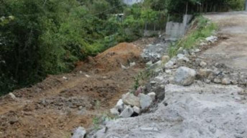 Karaca Sokakta Taş Duvar &Ccedil;alışmaları Başladı