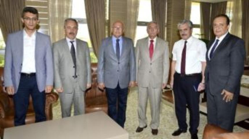 Milletvekili &Ccedil;akır&ouml;zer&rsquo;den Esog&uuml; Rekt&ouml;r&uuml; Prof. Dr. Hasan G&ouml;nen&rsquo;e Tebrik Ziyareti