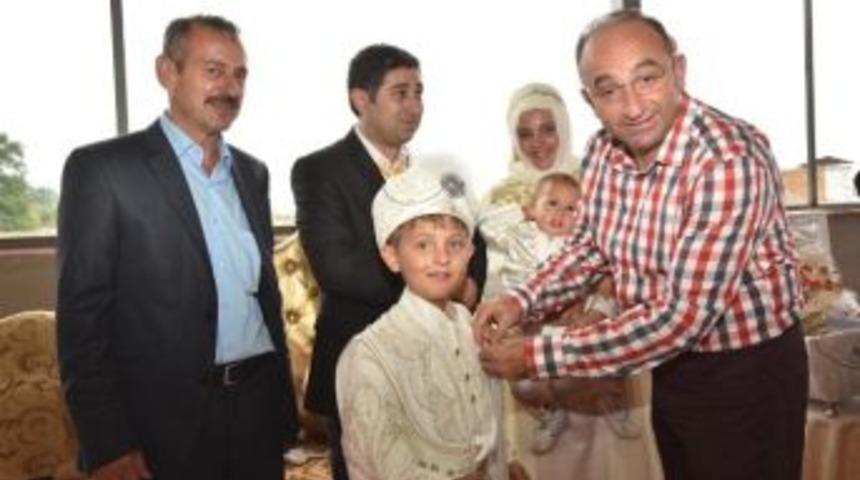 &Uuml;z&uuml;lmez, Kartepeliler&rsquo;in Mutlu G&uuml;nlerine Ortak Oldu