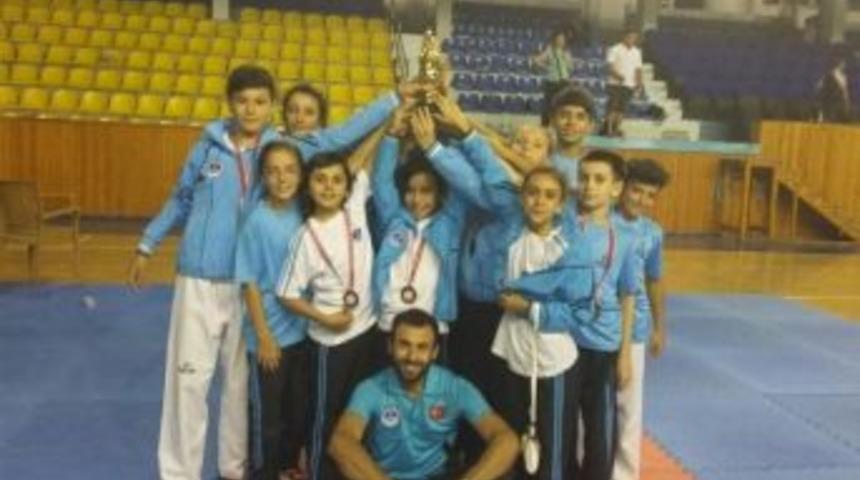 B&uuml;y&uuml;kşehirli Tekvandocular 8 Madalya Kazandı