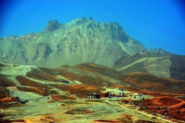 Eylül Ayındaki Sıcak, Erciyes'in Zirvesindeki Karı Eritti