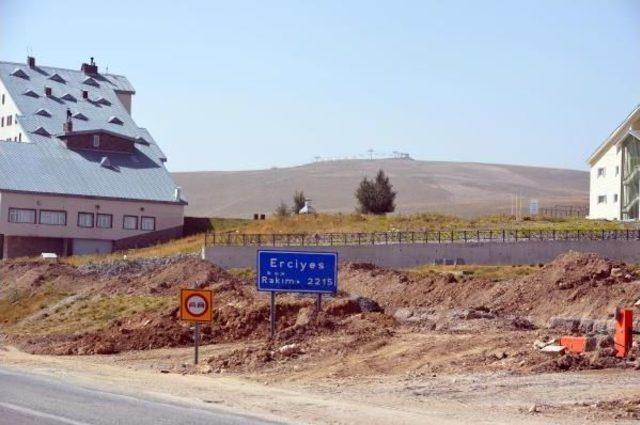 Eylül Ayındaki Sıcak, Erciyes'in Zirvesindeki Karı Eritti