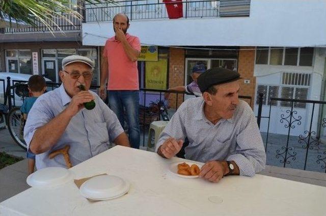 Selendi Devlet Hastanesi Şehitlerimiz İçin Lokma Döktürdü