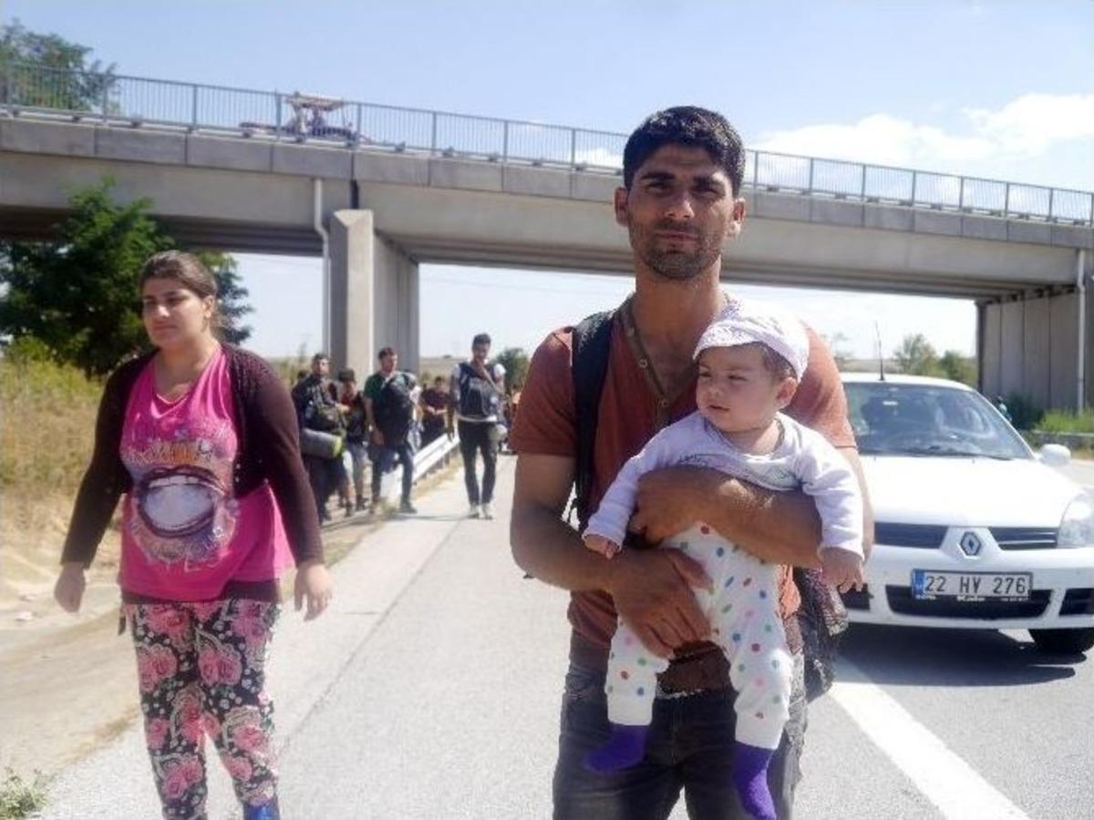 Suriyeliler Edirne&rsquo;ye Otobandan Y&uuml;r&uuml;yor