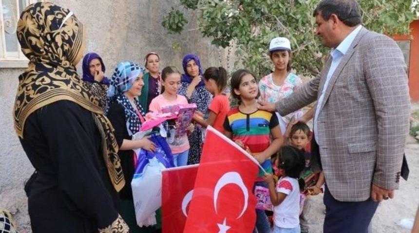 Ak&ccedil;akale Belediyesi Yetim Ve &Ouml;ks&uuml;z &Ccedil;ocukları Unutmadı