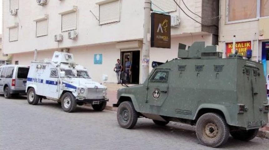 Nusaybin'de Polis, &Ouml;zel Bir Dershanede Arama Yaptı