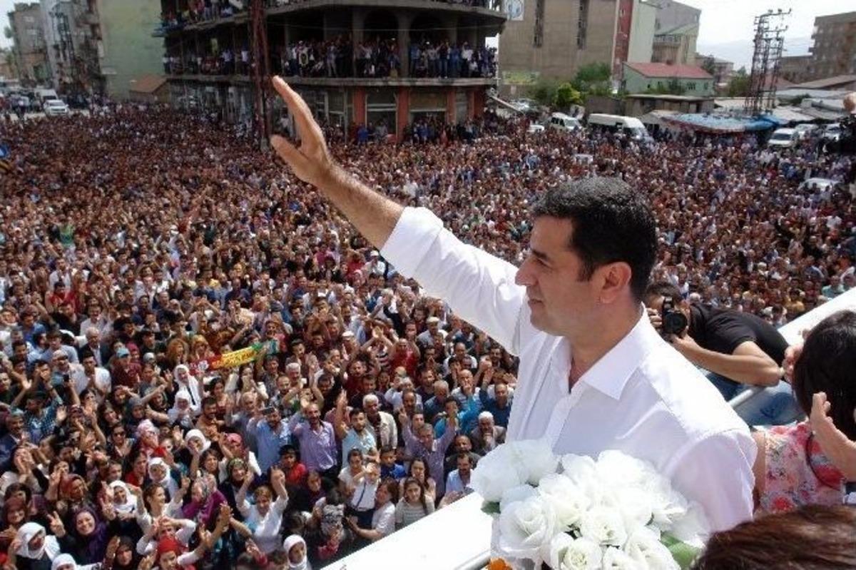 Demirtaş Y&uuml;ksekova&rsquo;da Konuştu