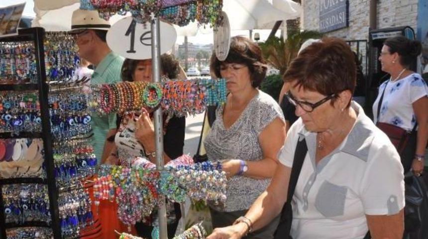 Kuşadası'nda Bayram &Ouml;ncesi Kruvaziyer Sevinci