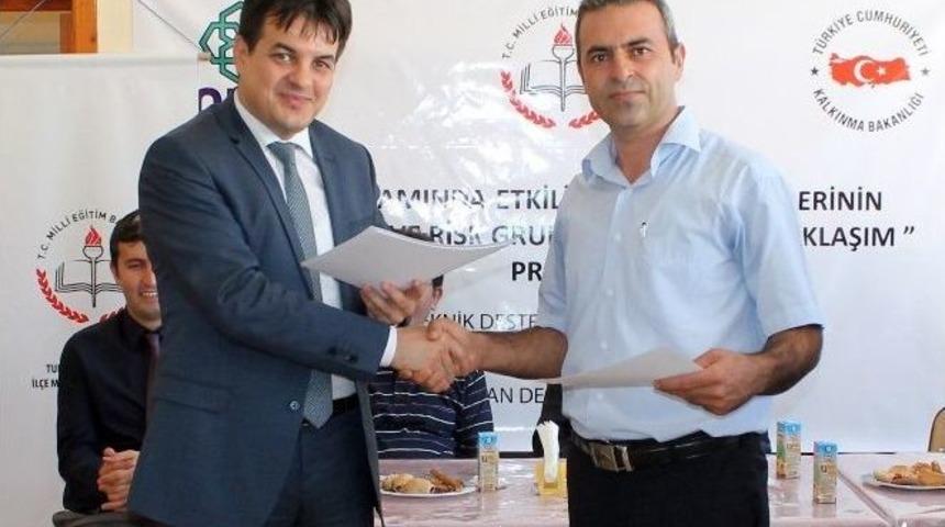 Kursiyerlere Sertifikaları Verildi