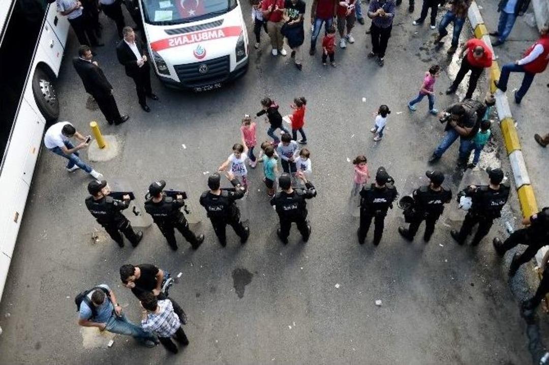 Suriyeli M&uuml;ltecilerin Otogarda Gergin Bekleyişi