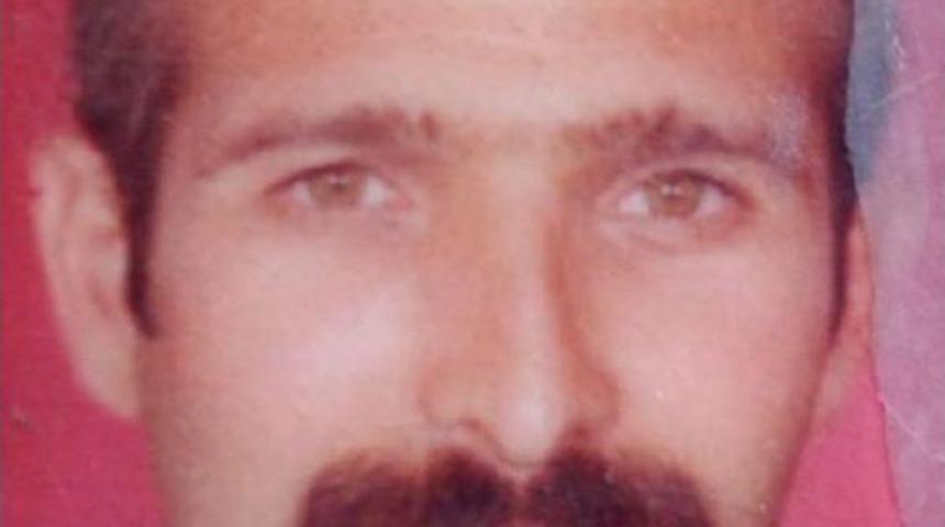 Barakanın &Ccedil;atısına U&ccedil;an Taksiyi Gece Kimse Fark Etmedi, G&uuml;nd&uuml;z Ise Şof&ouml;r &Ouml;l&uuml; Bulundu